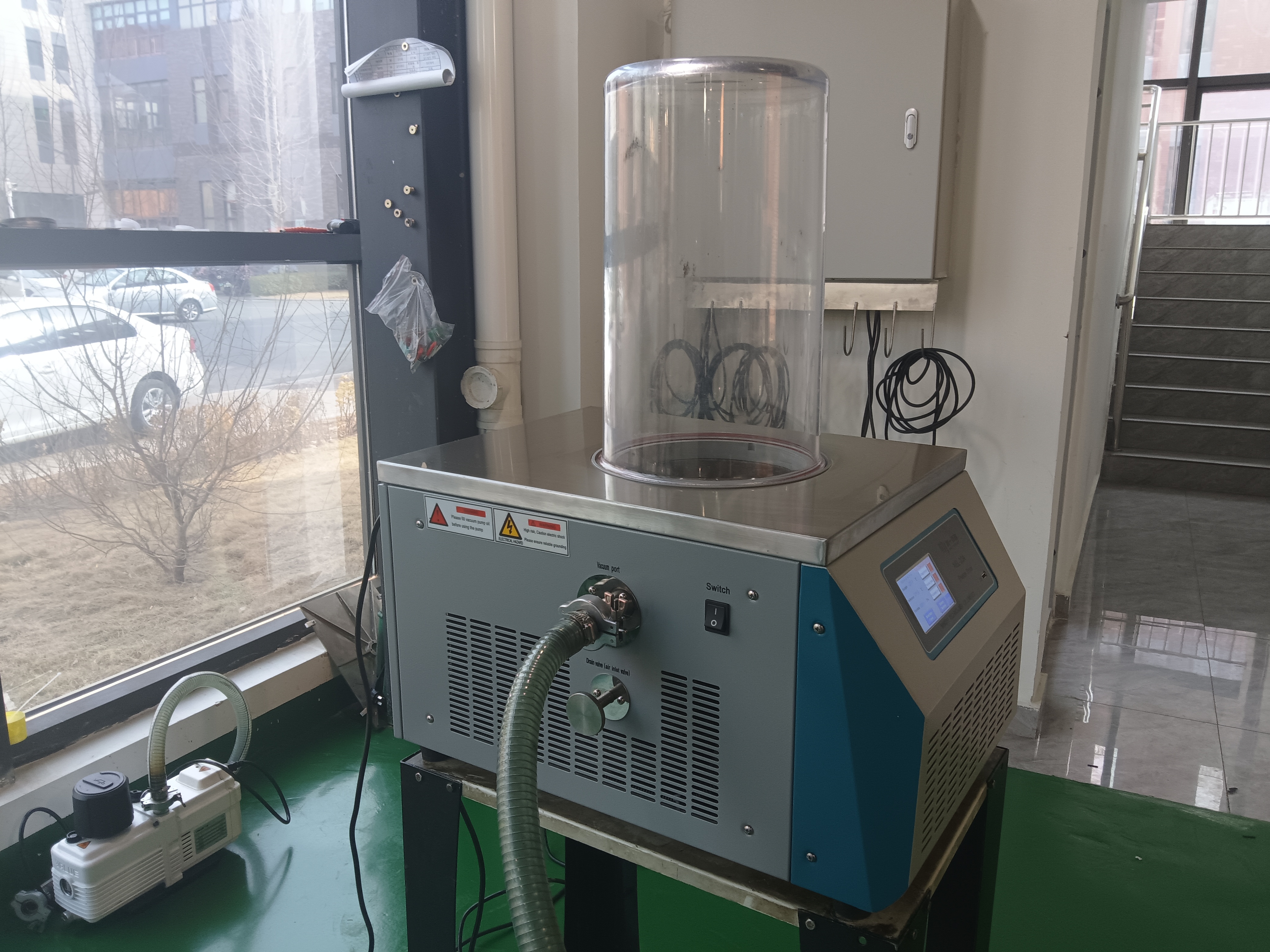 NEL-10 standard laboratory freeze dryer lyophilizer 2 sets exported to Vietnam